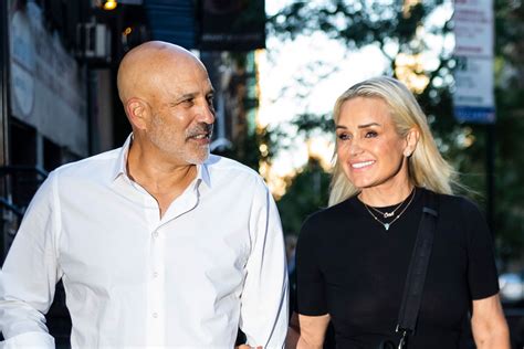 t.y.g.e.r. asstr|Yolanda Hadid engaged to CEO Joseph Jingoli after nearly 6 .